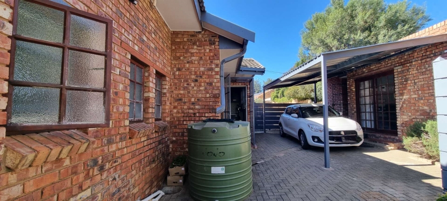 3 Bedroom Property for Sale in Pentagon Park Free State